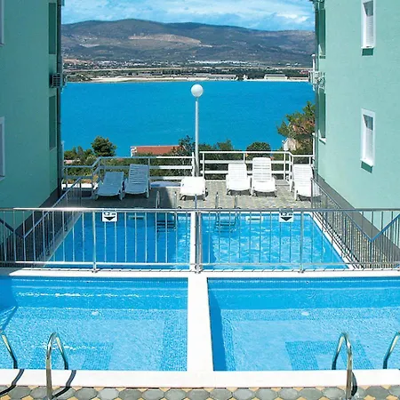 Apartment Bayview-1 *